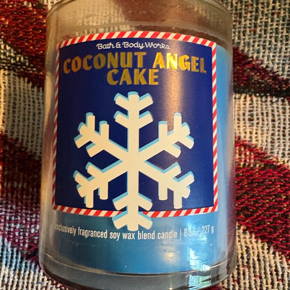 Bath & Body Works Coconut Angel Cake Candle - Festive Blue